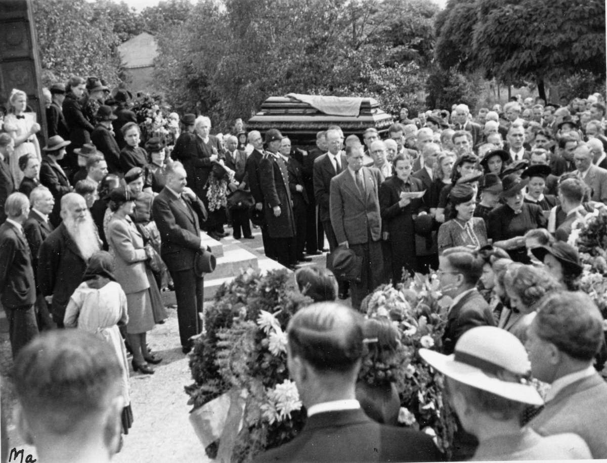 O Oles_funeral_4