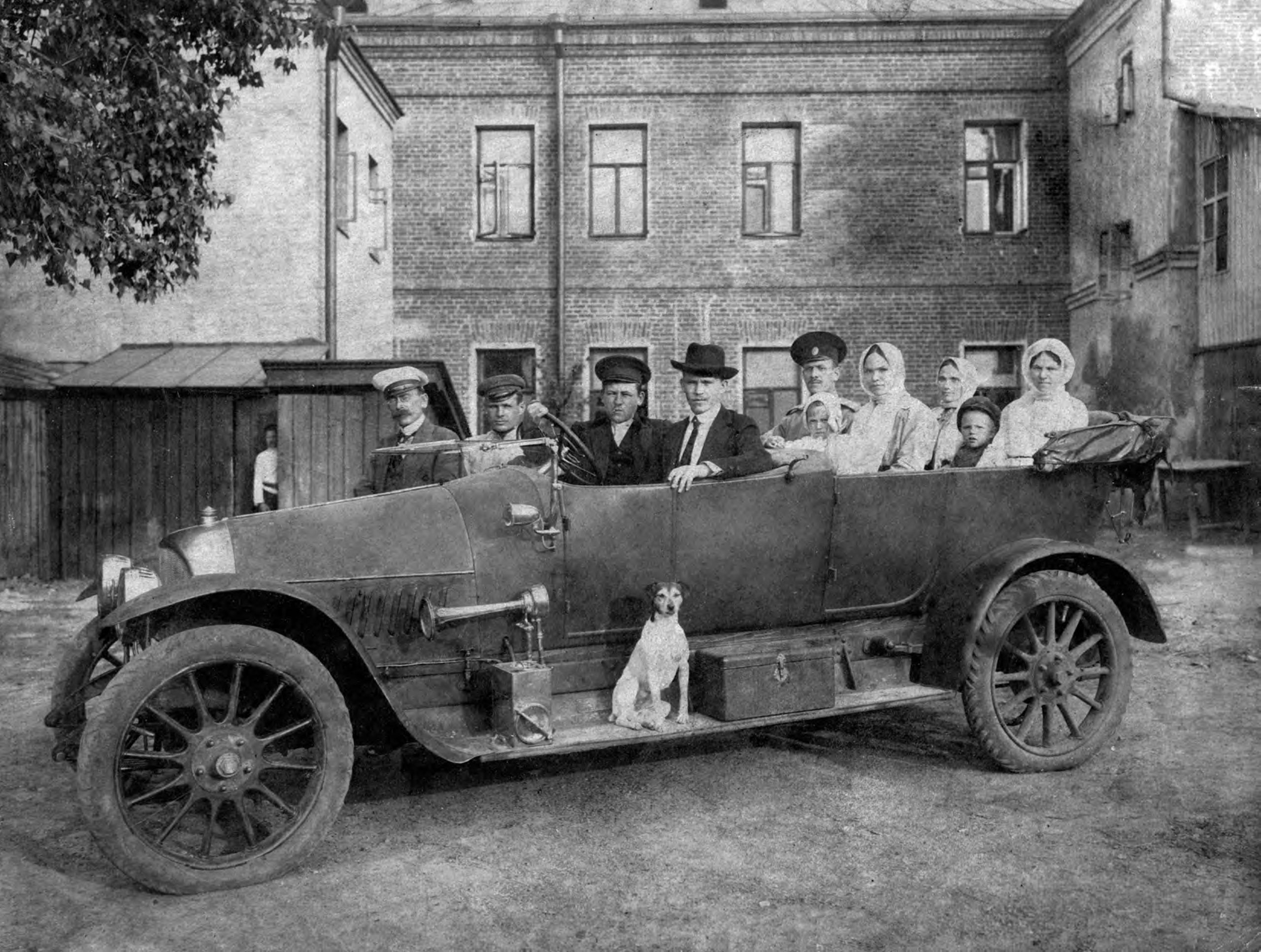 автівка в сумському дворі фото із сімейного архіву герман 1