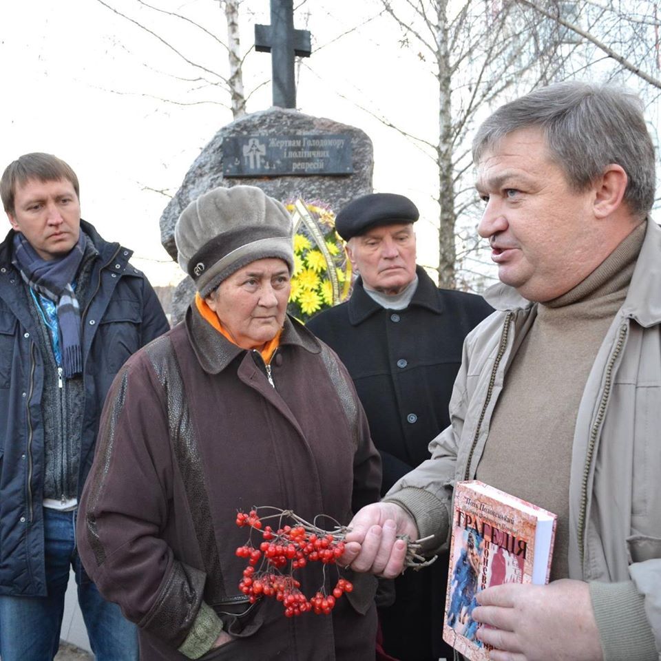 11 vshanuvannya nevynnoubiyennyh velykym golodom z liva sv.pam .taras kutovyy lohvycya lystopad 2013 go roku