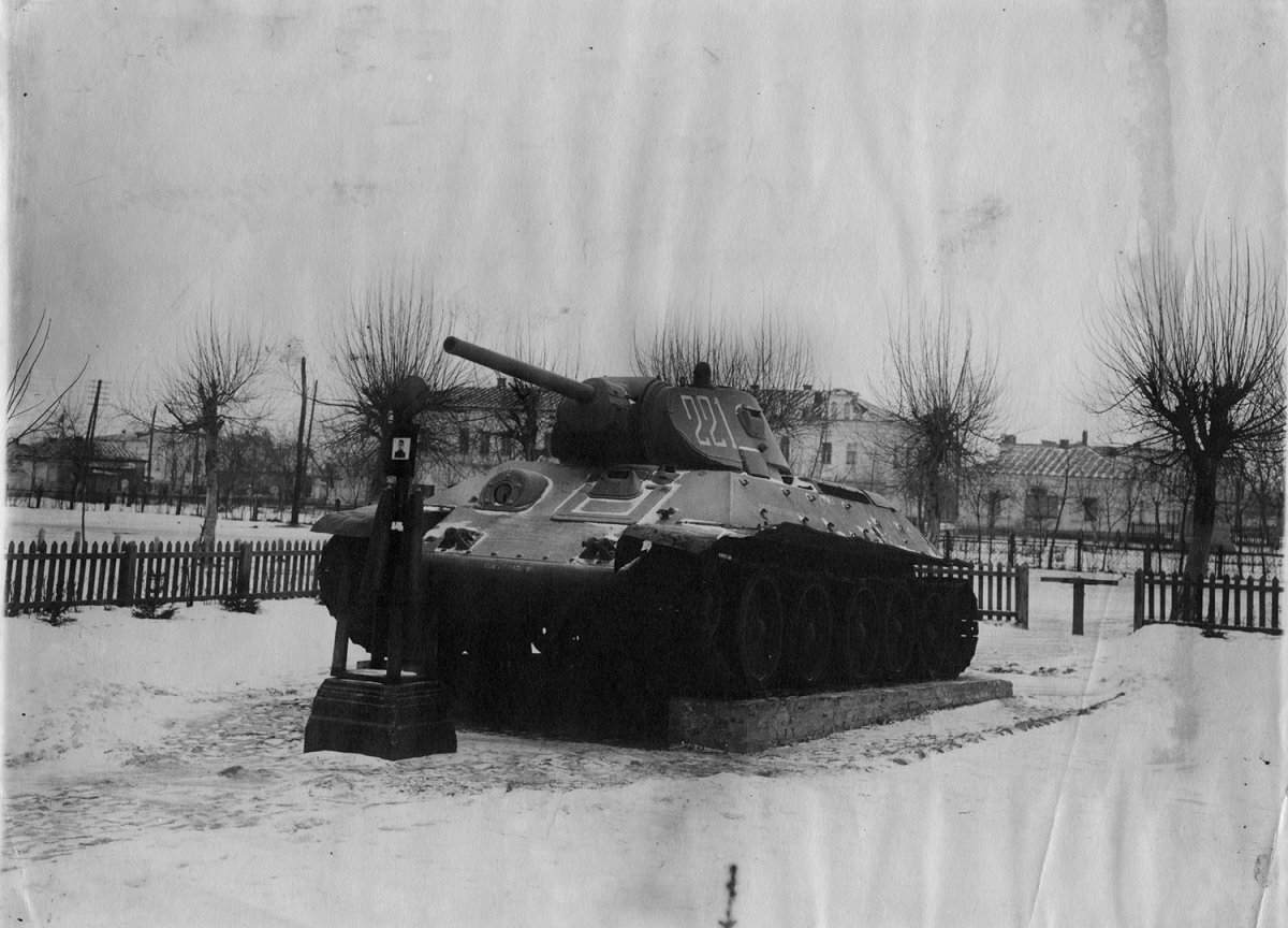 4 танк t 34 перша могила рудченка у глухові